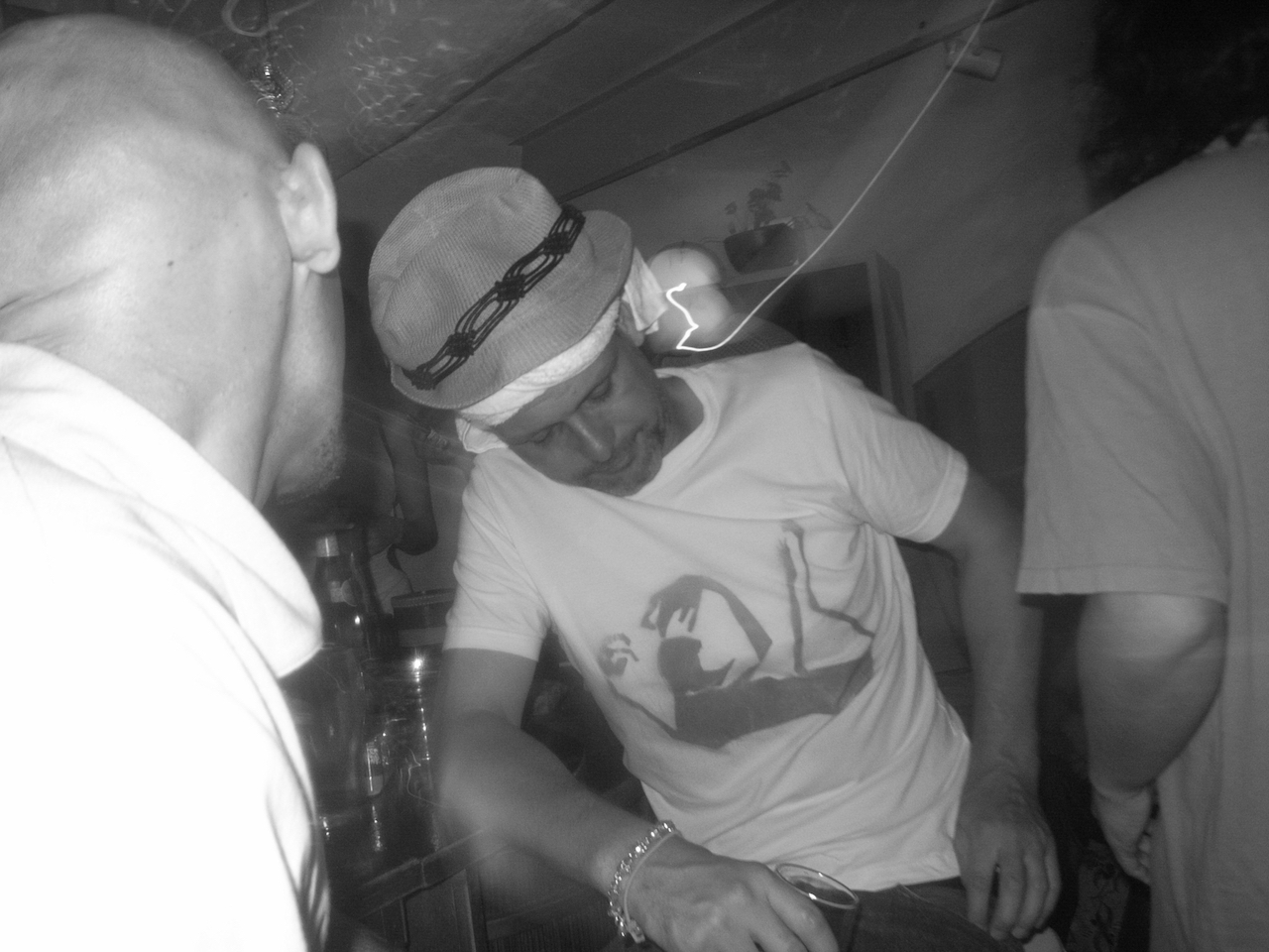 rob drunk at bonobo 24.08.07 resize